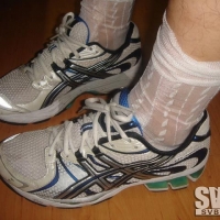 白丝配白运动鞋