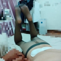 开档连裤袜，很方便……