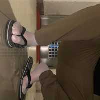 人字拖白丝楼道发骚