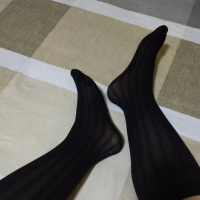 新买的粗条纹丝袜不是很透