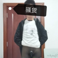 在大街上和你擦肩而过的男孩，可能是个戴锁的骚逼