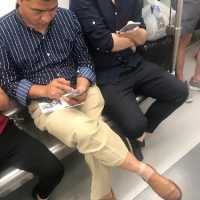 地铁偶遇肉丝直男大叔