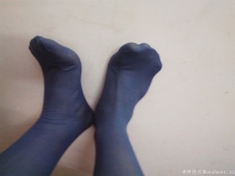 湿漉漉的藏蓝色