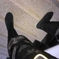 布靴配长筒白丝袜