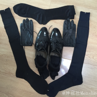 皮鞋，丝袜配皮手套