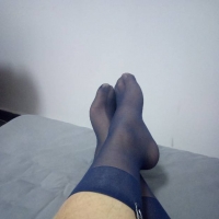 穿着丝袜睡觉 ～