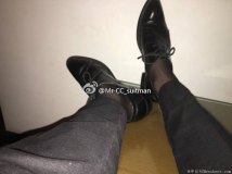 很薄透的丝袜皮鞋