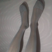 浅灰色长筒日丝