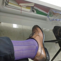 浅棕色皮鞋和TNT骚紫色丝袜