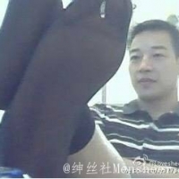 【露脸】摄像头拍摄帅中年丝袜