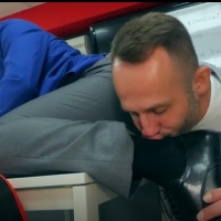 【MAP】被上司压在办公桌舔袜狂干