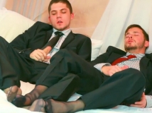 【百度&MEGA】【GC】表兄弟床上正装丝袜play