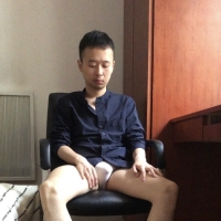 小帅穿皮鞋锦纶丝袜漏阴茎