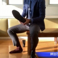 【在线】【国产】丝袜奴穿正装吃丝袜艹皮鞋