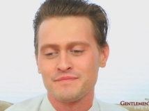 【百度&MEGA】帅哥丝袜堆里丝袜SOLO