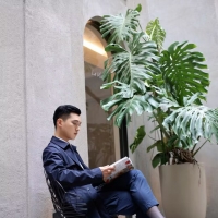 杂志般的西装皮鞋丝袜帅哥 室外