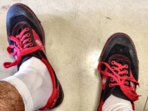 球鞋和脏白丝袜更配哦，吼吼