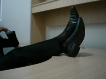 办公桌西装男皮鞋TNT黑丝袜