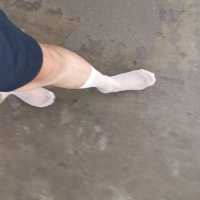 不穿鞋的薄白丝少年