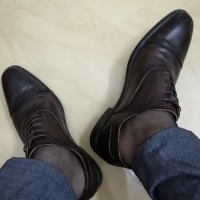 穿好丝袜皮鞋去上班了