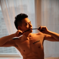 嘴里含着丝袜满足