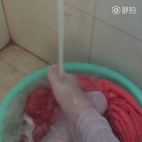 【在线】【国产】穿着白丝袜洗脚，透明诱惑
