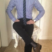 条纹衬衫丝袜皮鞋帅哥