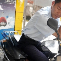 如果这这男人的丝袜脚全部在我脸上。。。。