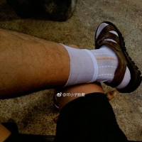 小时候你这样穿过锦纶丝袜凉鞋吗？