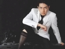 長筒.黑絲襪,腳底透得真性感