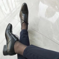 黑皮鞋和黑丝袜