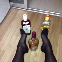 黑色日丝与威士忌，一个金融男的处子贴