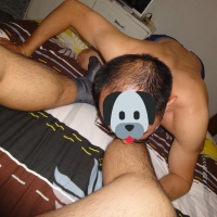 调教丝袜中年男，吃丝袜套丝，舔丝，爽翻了