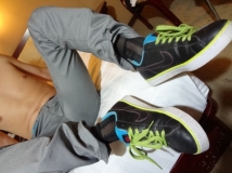 黑球鞋黑丝袜，另附送一张舔丝图