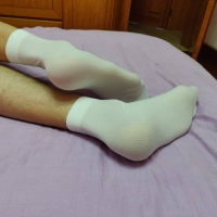 醉酒的直男，两个脚并排的空隙正好塞下我的阴茎，来回抽插好爽。