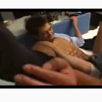 经典日产老片-精壮黑袜上班族被猥亵-时长5分钟