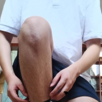 穿黑丝换上新买的白丝