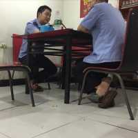 警察叔叔的丝袜好帅